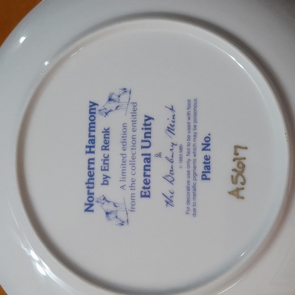 The Danbury Mint Plate Eternal Unity Collection - Picture 3 of 3